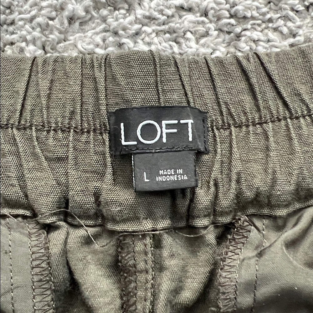 LOFT Women's Dark Green Shorts Button Front / Elastic Back Pockets - Size L - Picture 4 of 7